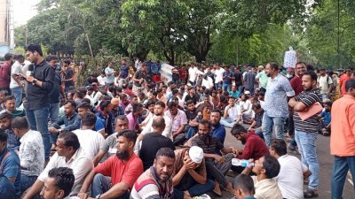 যমুনার সামনে ইশরাক সমর্থকরা