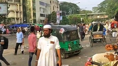সাত ঘণ্টা অবরোধ করে রাখার পর রাজধানীর শাহবাগ মোড় ছেড়ে দিয়েছেন ছাত্রদলের নেতাকর্মীরা