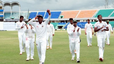 সাত উইকেট নেন রাকিবুল