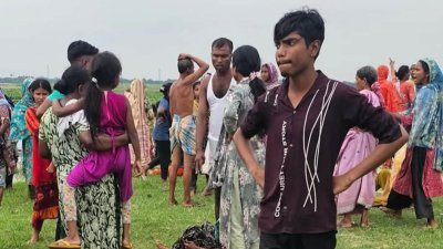ভুক্তভোগীদের আহাজারিতে ভারী হয়ে উঠেছে গ্রামের পরিবেশ
