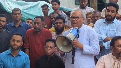 নরসিংদীর মেহেরপাড়ায় শহীদ আরমান মোল্লার পরিবারের সদস্যদের সঙ্গে সাক্ষাৎ করেন রুহুল কবীর রিজভী