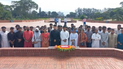 সাভারের জাতীয় স্মৃতিসৌধে ফুল দিয়ে শ্রদ্ধা যুবশক্তির