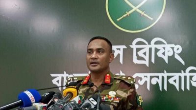 সংবাদ সম্মেলনে বক্তব্য রাখছেন ব্রিগেডিয়ার জেনারেল মো. নাজিম-উদ-দৌলা