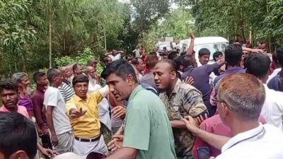 হামলায় কমপক্ষে ছয় জন সাংবাদিক আহত হয়েছেন