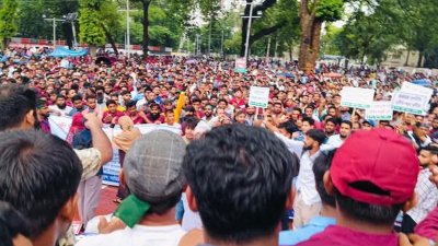 পবিস কর্মীদের অবস্থান কর্মসূচি