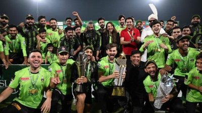 পিএসএল শিরোপা ঘরে তুলেছে লাহোর।