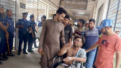বৈষম্যবিরোধী ছাত্র আন্দোলনের ময়মনসিংহ মহানগর শাখার সদস্যসচিব আল নূর মোহাম্মদ আয়াসের ওপর হামলা চালিয়ে ছুরিকাঘাত