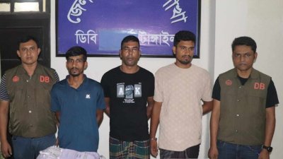 গ্রেফতার তিন জন
