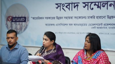 চাকরি হারানো উন্নয়নকর্মীদের সংবাদ সম্মেলন