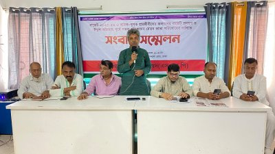 বক্তৃতা করছেন এসএসপি প্রধান সমন্বয়ক বাচ্চু ভূঁইয়া