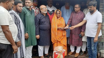 ক্ষতিগ্রস্ত মতুয়া সম্প্রদায়ের ১৩ পরিবারকে বিএনপির ভারপ্রাপ্ত চেয়ারম্যান তারেক রহমানের পক্ষ থেকে সহায়তা প্রদান করা হয়েছে।