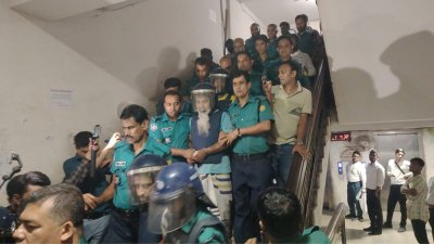 আদালতৈ কড়া পুলিশ প্রহরায় সুব্রত বাইন
