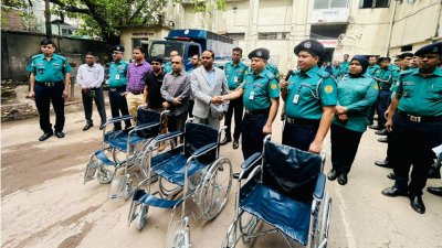 অসুস্থ আসামিদের জন্য আনা হুইল চেয়ার