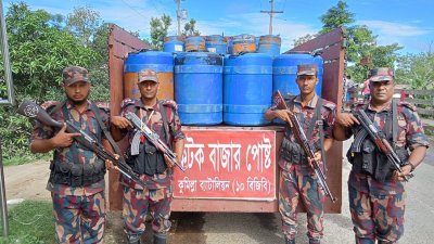 কোটি টাকার চিংড়িরেণু জব্দ