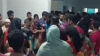 নিহতের স্বজন ও অন্যরা