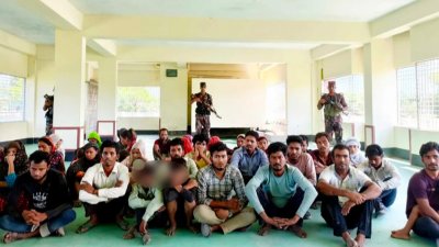 তাদের আটক করেছে বিজিবি