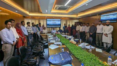 কলম বিরতিতে ২৫ ক্যাডারের কর্মকর্তারা