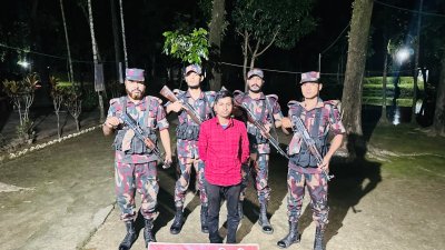আটক যুবক