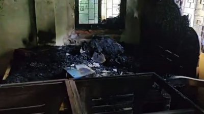 কুমিল্লার চৌদ্দগ্রামে এক বীর মুক্তিযোদ্ধার বাড়িতে হামলা-ভাঙচুরের পর অগ্নিসংযোগ করেছে দুর্বৃত্তরা
