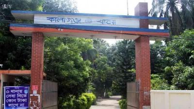 এ ঘটনায় বুধবার বিস্ফোরক দ্রব্য নিয়ন্ত্রণ আইনে কালীগঞ্জ থানায় মামলা হয়েছে