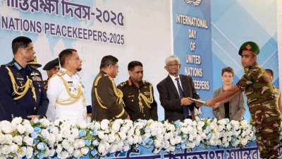 আহত শান্তিরক্ষীদের সংবর্ধনা দেওয়া হচ্ছে। ছবি: আইএসপিআর