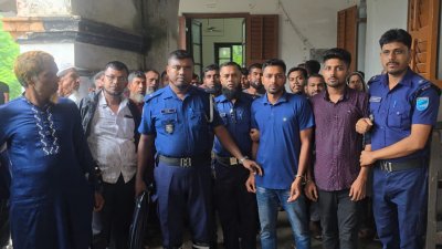 এদিন আদালতে উপস্থিত ছিল দুই আসামি, বাকি দুজন পলাতক