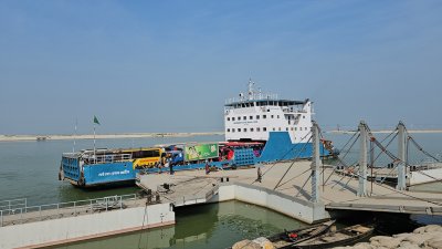 ফেরি চলাচল স্বাভাবিক