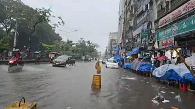 দিনভর বৃষ্টিতে সড়কে জলাবদ্ধতা