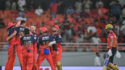 পাঞ্জাবকে উড়িয়ে দিয়ে ৯ বছর পর ফাইনালে বেঙ্গালুরু