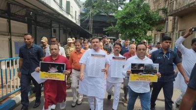 বাংলাদেশ উপ-হাইকমিশন অভিমুখে শুভেন্দু অধিকারী