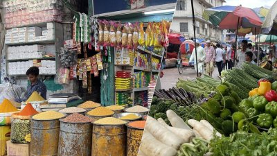 কোরবানি ঈদের আর এক সপ্তাহ বাকি থাকলেও এখনও বাজারে বাড়েনি বেশিরভাগ পণ্যের দাম
