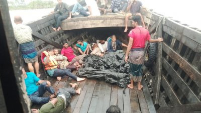 উদ্ধারকাজ চলছে