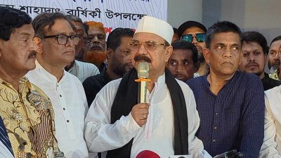 বক্তব্য দিচ্ছেন গয়েশ্বর চন্দ্র রায়