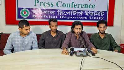 রবিবার রাতে বরিশাল রিপোর্টার্স ইউনিটি কার্যালয়ে সংবাদ সম্মেলন করে পদত্যাগের ঘোষণা দেন এই তিন নেতা