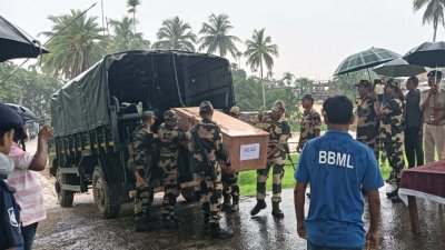 বিজিবি-বিএসএফের উপস্থিতিতে বাংলাদেশ পুলিশের কাছে মরদেহ হস্তান্তর করা হয়েছে