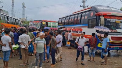 ঢাকা-ময়মনসিংহ মহাসড়ক দেড় ঘণ্টা অবরোধ করে বিক্ষোভ করেছেন প্রভাতী-বনশ্রী পরিবহনের শ্রমিকরা