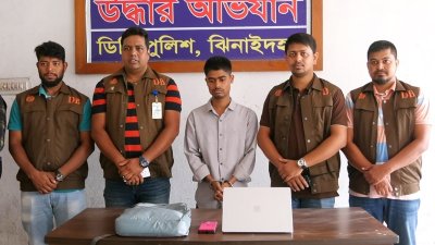 আটক বাংলাদেশি এজেন্ট