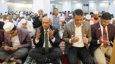 দুপুরে জোহরের নামাজের মধ্যে দিয়ে এর উদ্বোধন করা হয়