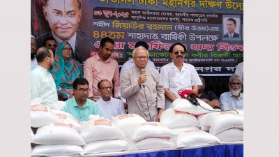বক্তৃতা করছেন বিএনপির সিনিয়র যুগ্ম মহাসচিব অ্যাডভোকেট রুহুল কবির রিজভী