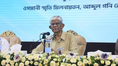 সংবাদ সম্মেলনে অর্থ উপদেষ্টা (ছবি: নাসিরুল ইসলাম)