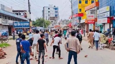 শরীয়তপুর জেলা ছাত্রদলের নতুন কমিটি গঠনকে কেন্দ্র করে দুই পক্ষের সংঘর্ষ ও ধাওয়া-পালটা ধাওয়ায় পথচারীসহ অন্তত ১০ জন আহত