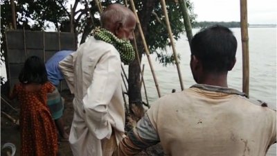 ঘর হারিয়ে নিঃস্ব ভুক্তভোগীরা