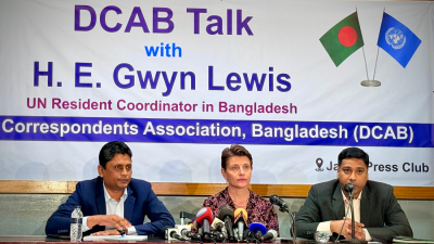 ‘ডিক্যাব টকে’ কথা বলছেন জাতিসংঘের আবাসিক প্রতিনিধি গোয়েন লুইস।