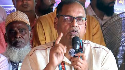বুধবার নারায়ণগঞ্জের ফতুল্লার কাঠেরপুল এলাকায় আলোচনা সভায় বক্তব্য দেন বিএনপির ভাইস চেয়ারম্যান শামসুজ্জামান দুদু