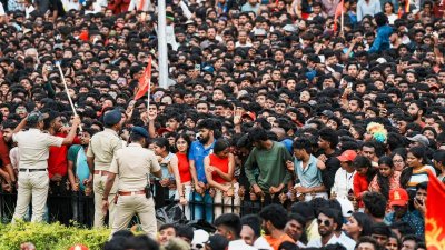 ৫ হাজার পুলিশ সদস্য মোতায়েন ছিল