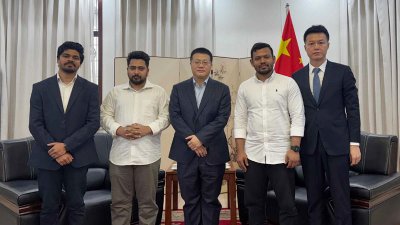 চীনা রাষ্ট্রদূতের সঙ্গে এনসিপি প্রতিনিধিদলের সদস্যরা