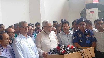 কথা বলছেন মুহাম্মদ ফাওজুল করিম খান