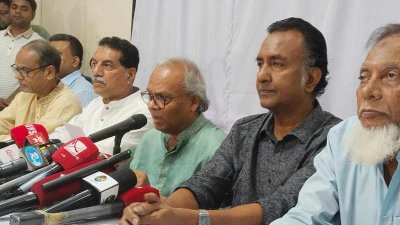 সংবাদ সম্মেলনে  রুহুল কবির রিজভী