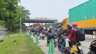 পদ্মা সেতুর টোল প্লাজায় গাড়ির চাপ