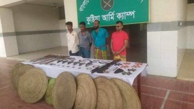 অস্ত্রসহ গ্রেফতার চার